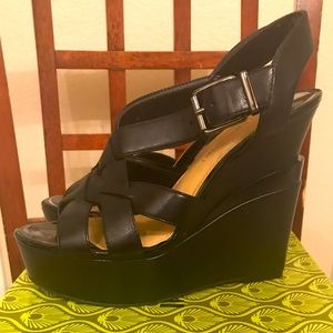 Gianni Bini black wedge 7.5